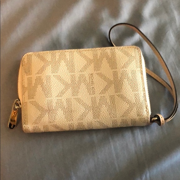 Michael Kors Wallet - Picture 2 of 5